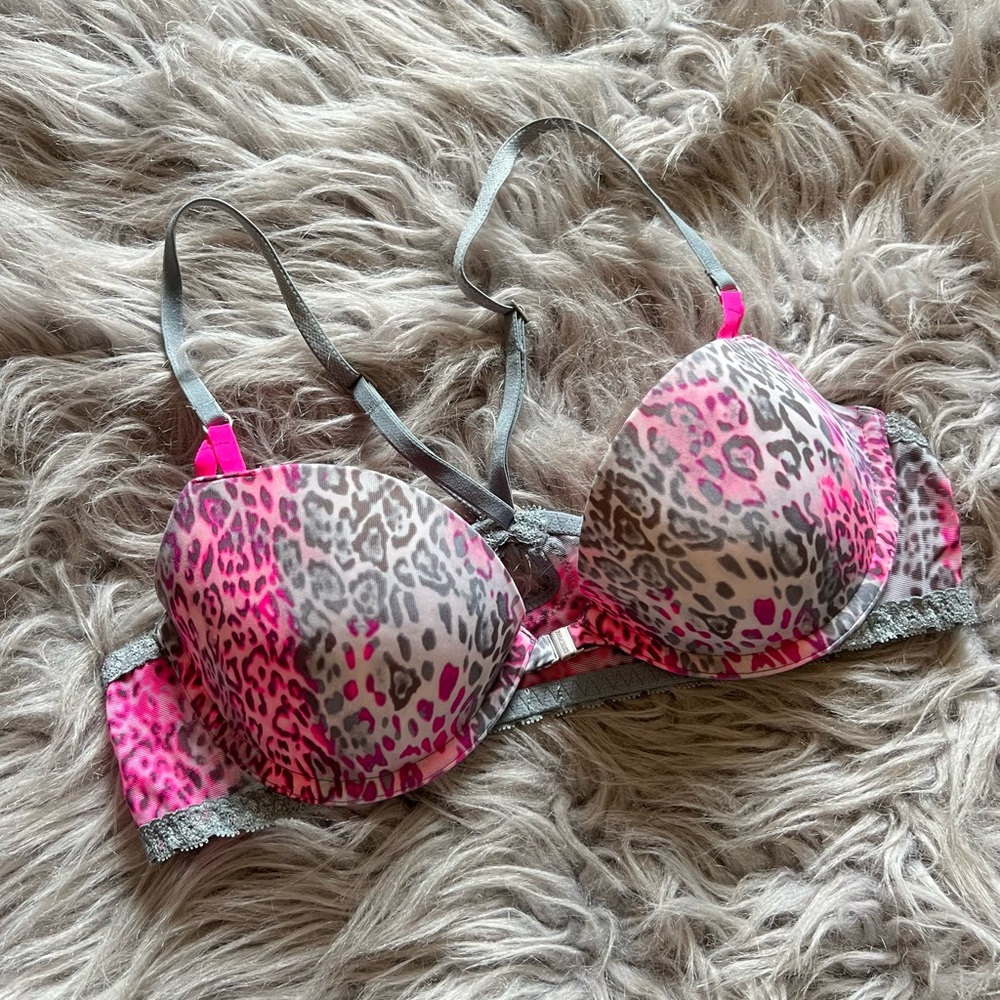 PINK Victoriaโs Secret Pink Leopard Total Sweetheart Demi Bra 34B